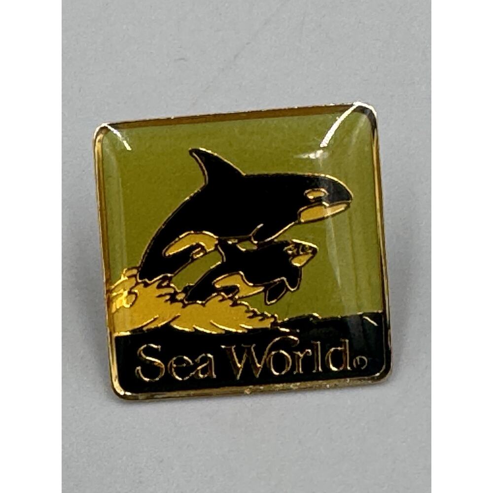 Vintage Square Sea World Seaworld Shamu Collector Lapel Pin